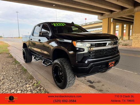 Used 2022 Chevrolet Silverado 1500 LT w/ Z71 Off-Road Package AWD/4WD image 1