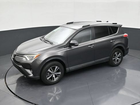 Used 2017 Toyota RAV4 XLE FWD image 13