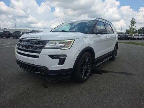 Used 2018 Ford Explorer XLT w/ Equipment Group 202A AWD/4WD image 2