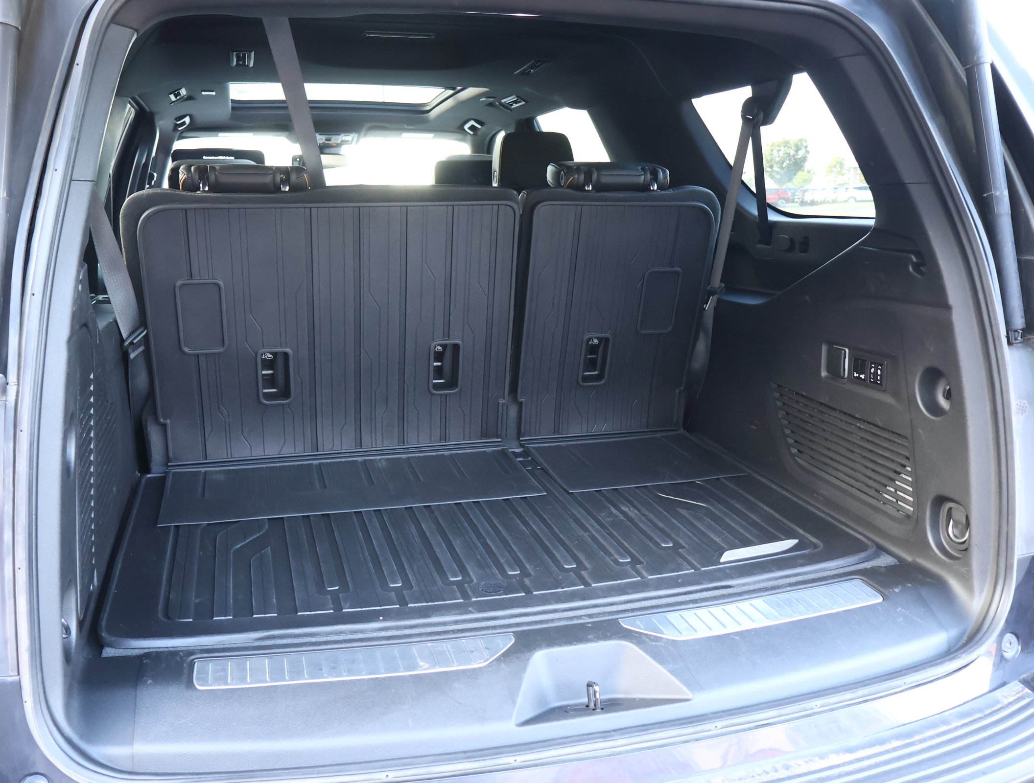 Used 2023 GMC Yukon XL AT4 w/ LPO, Floor Liner Package AWD/4WD image 29