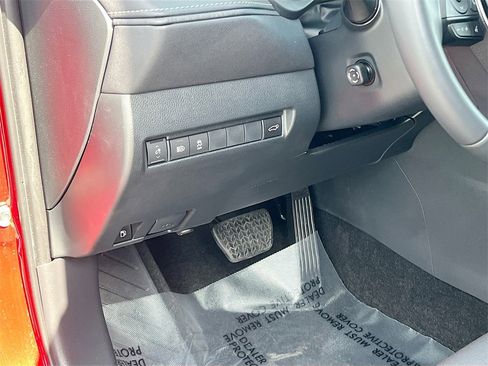 Used 2024 Toyota Venza LE image 10