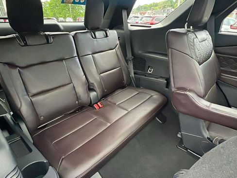 Used 2025 Ford Explorer Platinum w/ Ultimate Package AWD/4WD image 16
