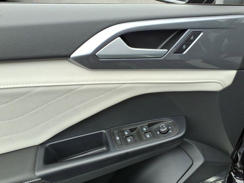 New 2026 Volkswagen Taos SEL image 10