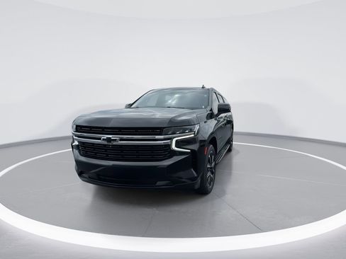 Used 2021 Chevrolet Suburban RST w/ Luxury Package AWD/4WD image 3