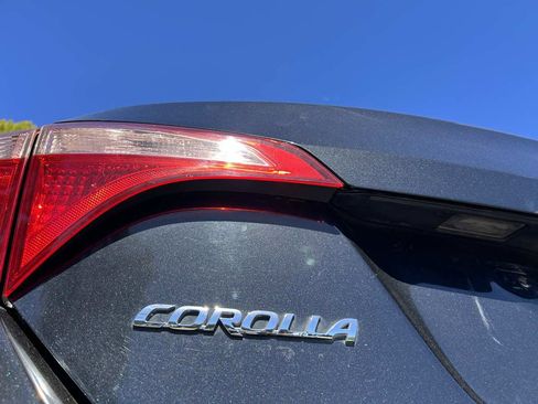 Used 2018 Toyota Corolla LE image 11