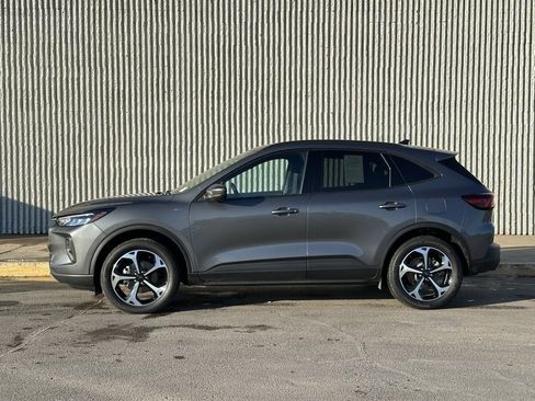 Used 2025 Ford Escape ST-Line Select w/ Tech Pack #1 image 2