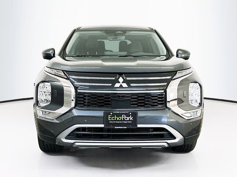 Used 2025 Mitsubishi Outlander SE image 2