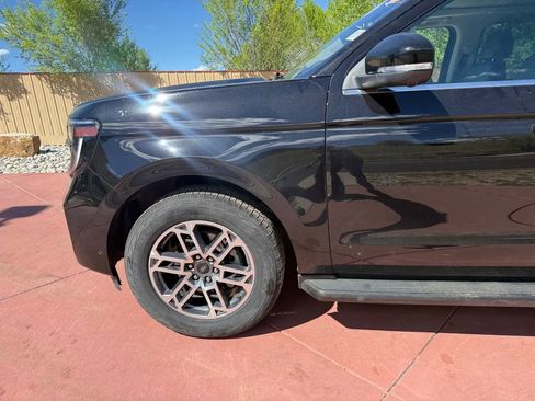 Used 2025 Ford Expedition Active image 34