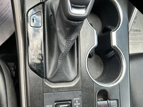 Used 2022 Toyota Highlander XLE AWD/4WD image 33