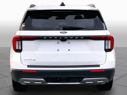 Certified 2025 Ford Explorer Active w/ Active Comfort Package RWD image 5