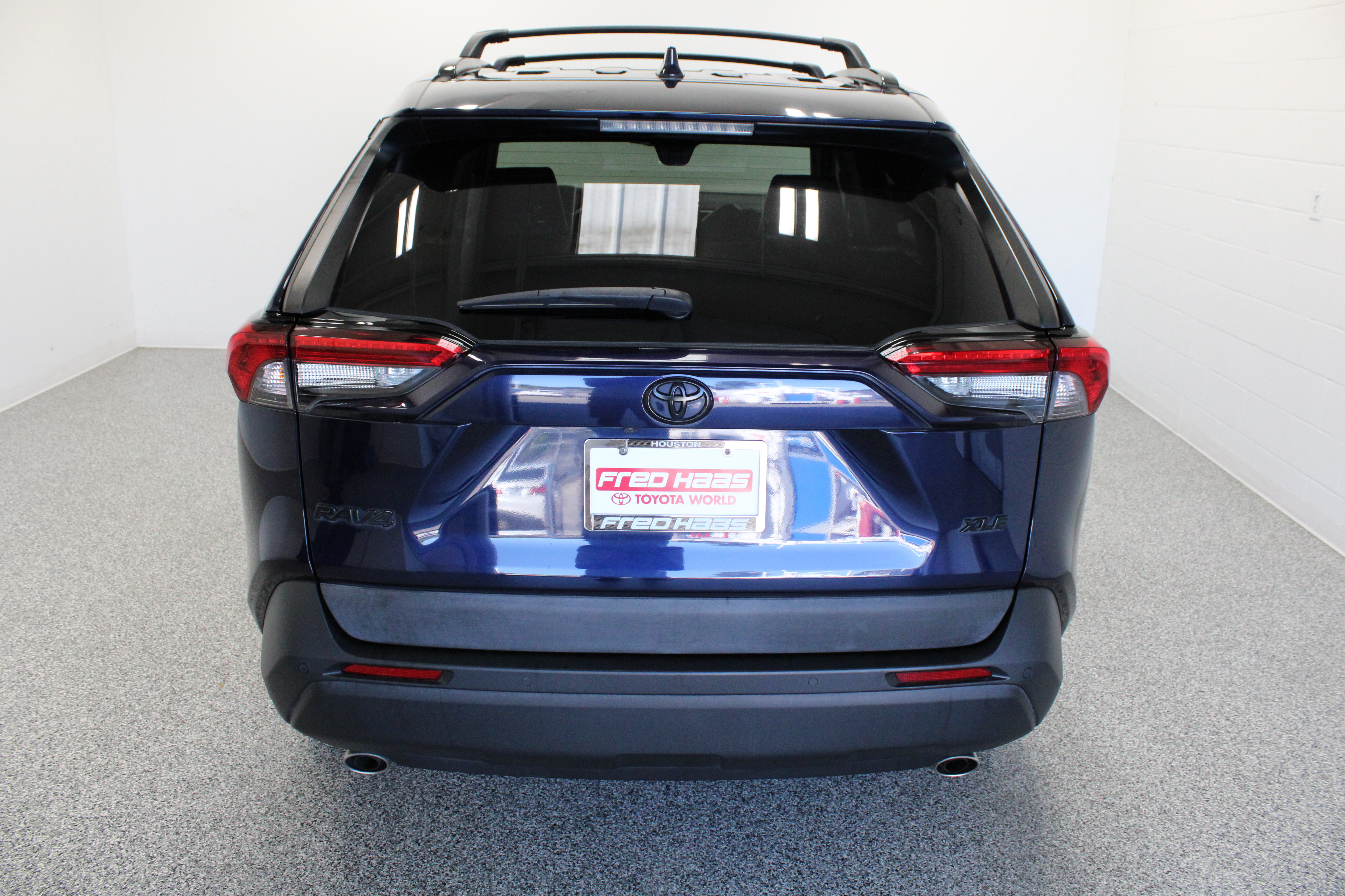 Used 2021 Toyota RAV4 XLE Premium FWD image 8