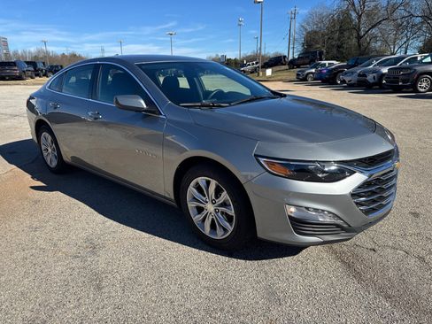 Used 2025 Chevrolet Malibu LT image 3