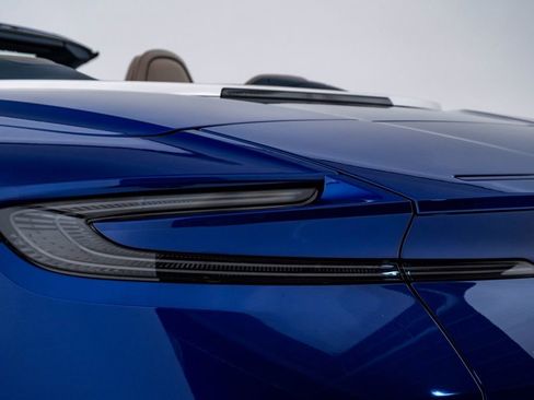 Used 2024 Aston Martin DB12 Convertible RWD image 15