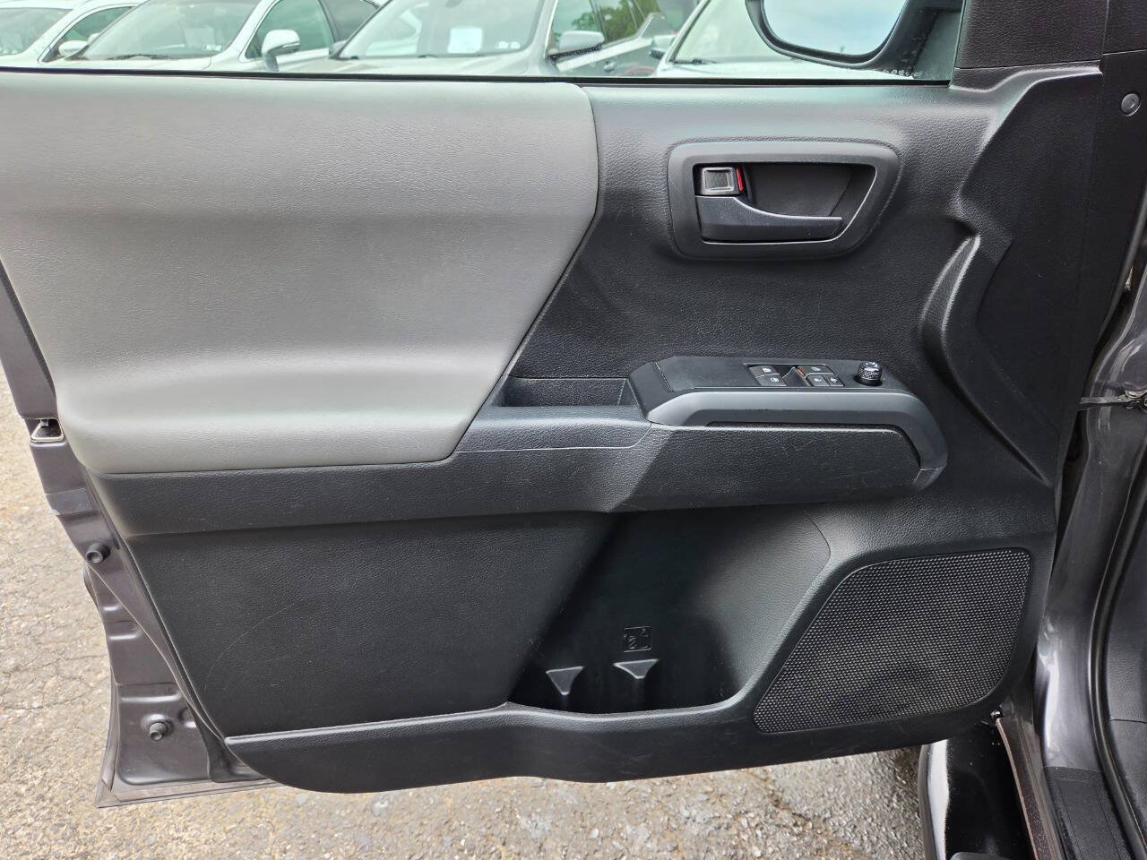 Used 2019 Toyota Tacoma SR AWD/4WD image 22