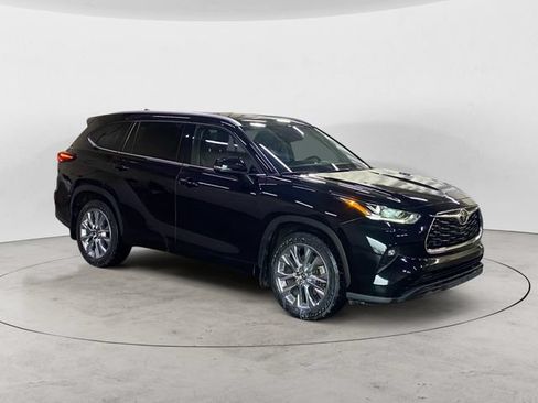Used 2024 Toyota Highlander Limited AWD/4WD image 3