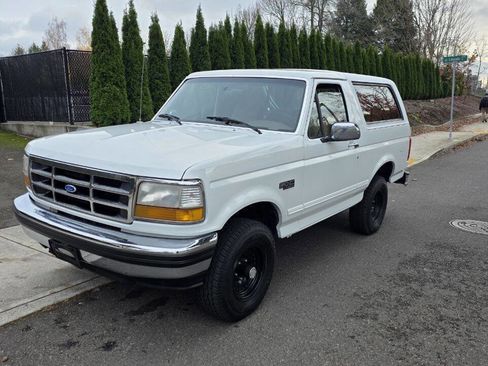 Used 1993 Ford Bronco XLT image 1