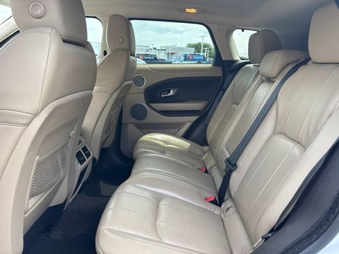 Used 2017 Land Rover Range Rover Evoque SE AWD/4WD image 3
