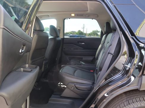 Used 2022 Nissan Pathfinder SL w/ SL Premium Package FWD image 18