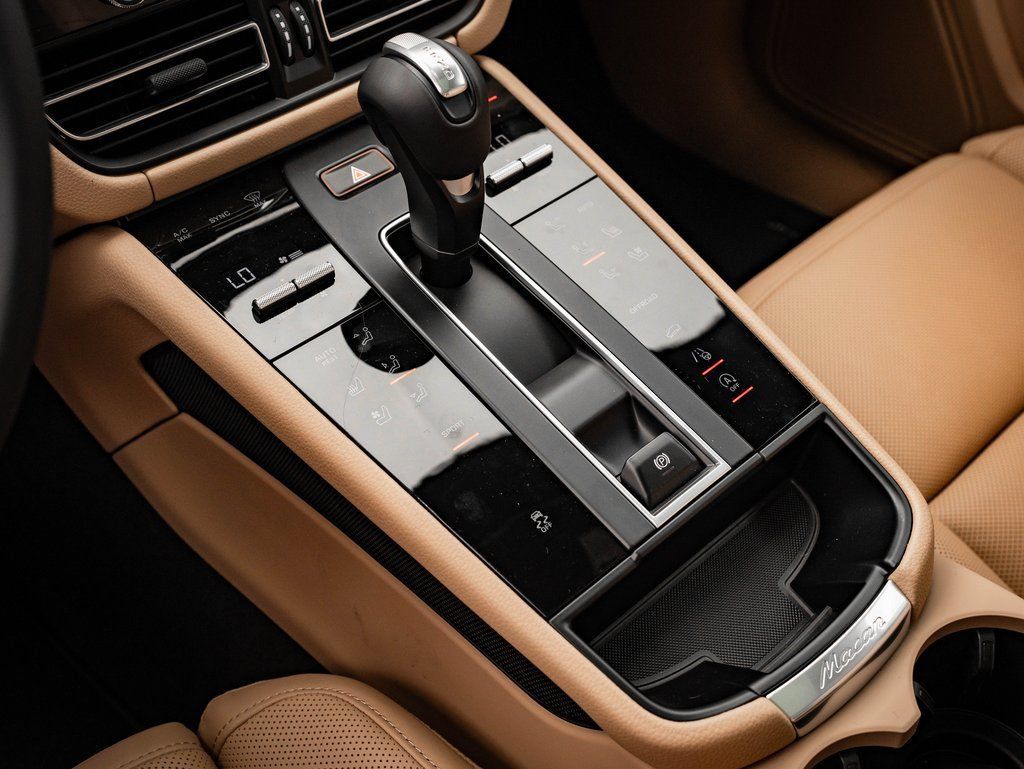 Certified 2026 Porsche Macan AWD/4WD image 37
