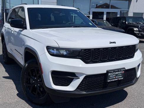 Used 2024 Jeep Grand Cherokee Altitude AWD/4WD image 1