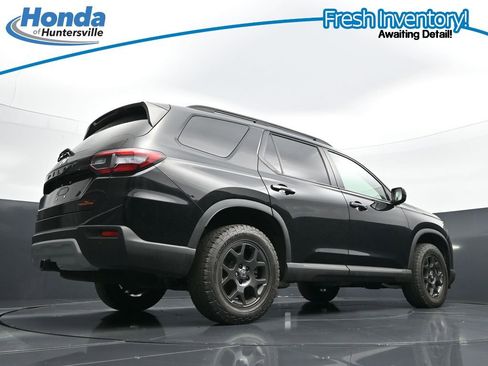 Used 2025 Honda Pilot TrailSport image 42