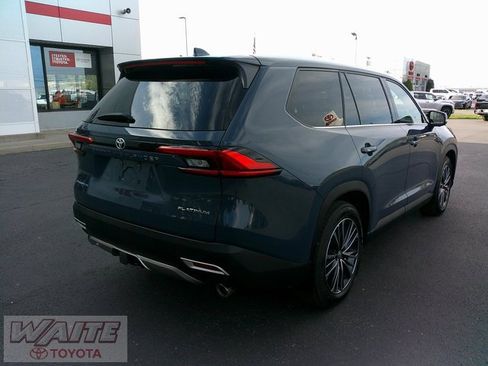 Used 2024 Toyota Grand Highlander AWD Hybrid image 2