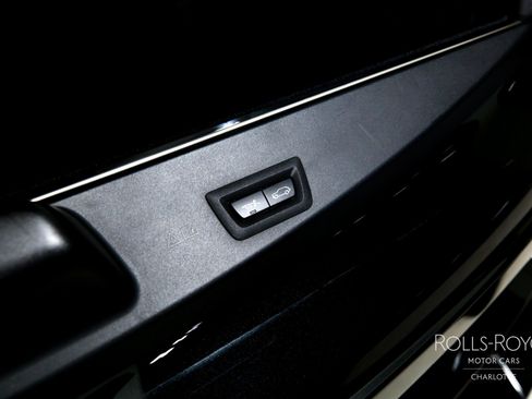 Used 2022 Rolls-Royce Cullinan image 24