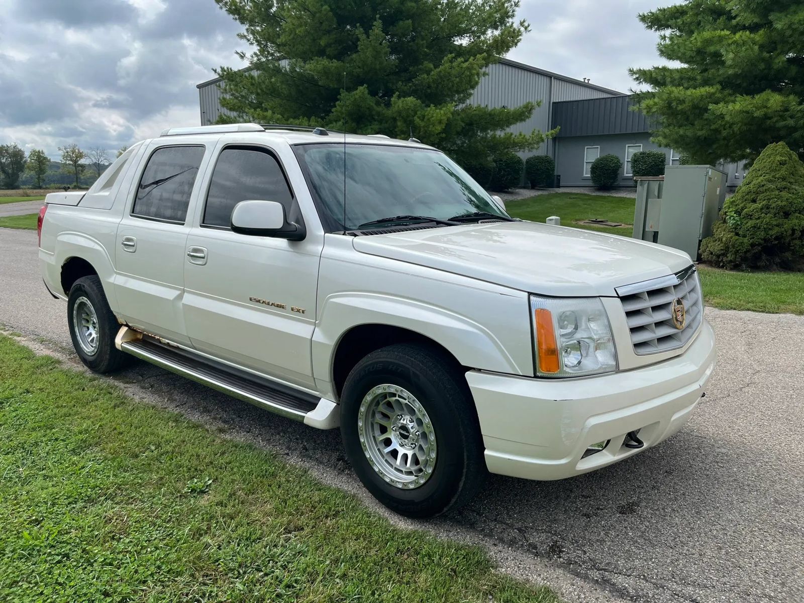 Used 2004 Cadillac Escalade EXT AWD/4WD image 3