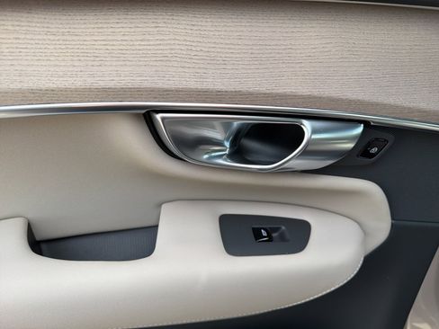 New 2026 Volvo XC90 T8 Plus w/ Protection Package Premier image 21