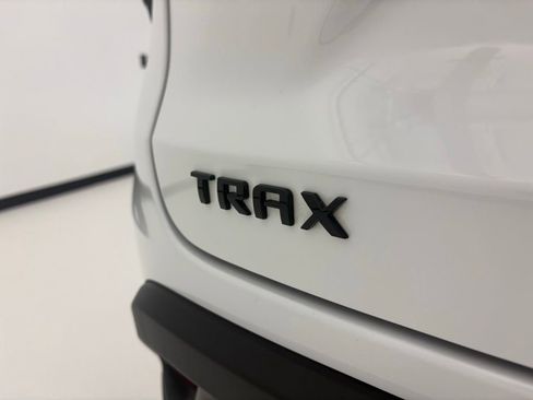 Certified 2025 Chevrolet Trax RS FWD image 22