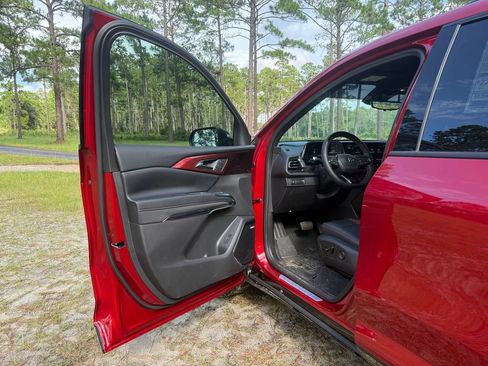 New 2026 Chevrolet Traverse RS w/ LPO, Floor Liner Package FWD image 11