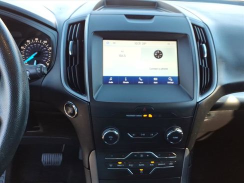 Used 2020 Ford Edge SE image 18