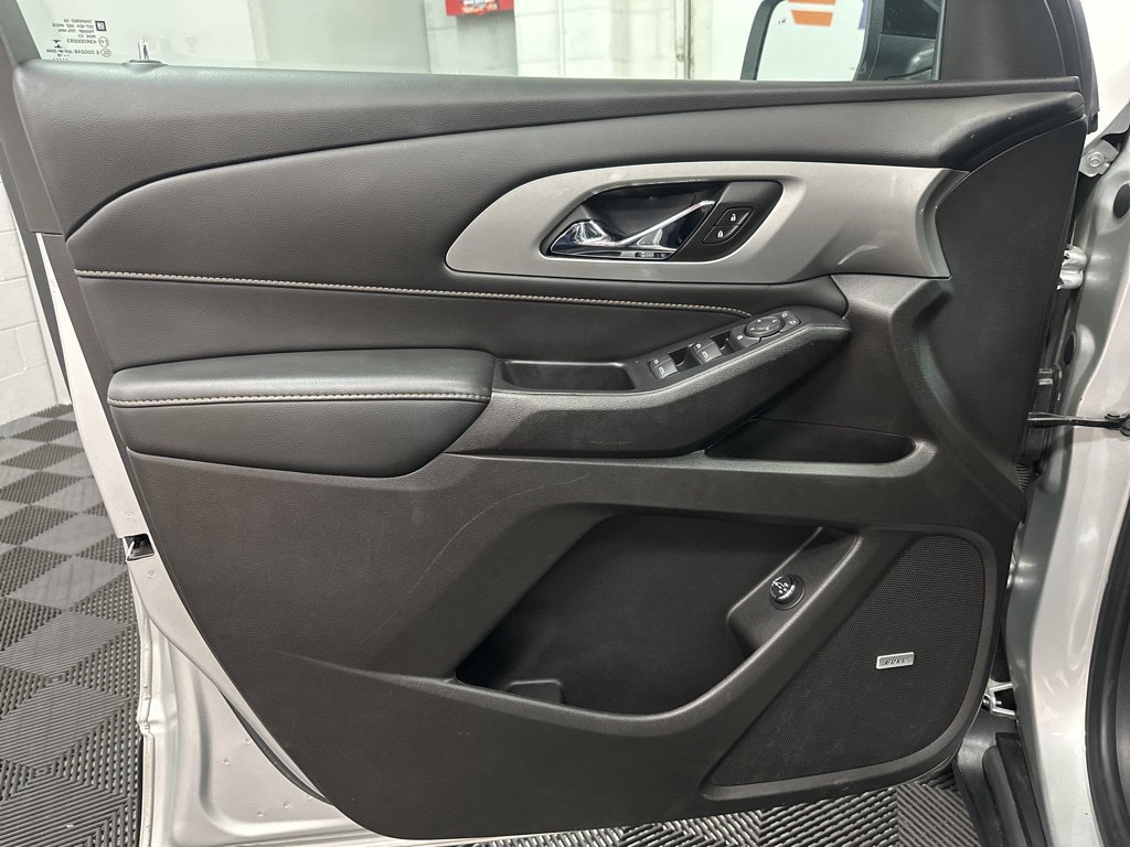 Used 2021 Chevrolet Traverse RS AWD/4WD image 18