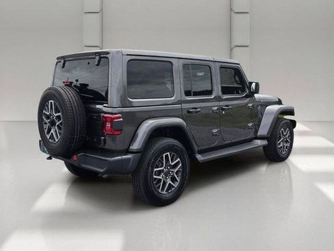 Used 2025 Jeep Wrangler Unlimited Sahara AWD/4WD image 5