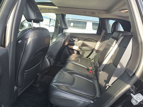 Used 2018 Jeep Cherokee Limited image 16