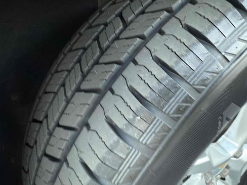 Used 2019 Chevrolet Traverse LT image 11