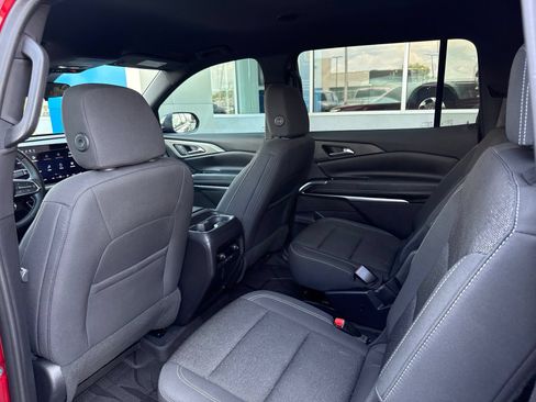 Used 2024 Chevrolet Traverse LT FWD image 16
