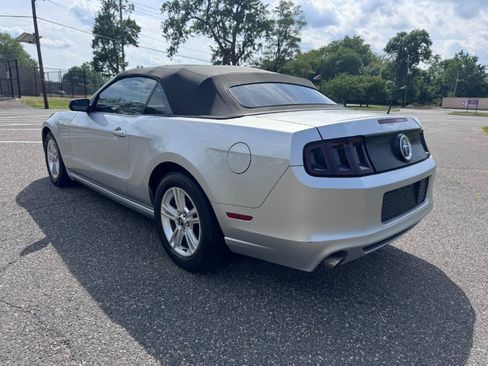 Used 2013 Ford Mustang Convertible RWD image 5