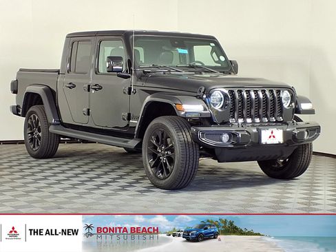 Used 2022 Jeep Gladiator Overland AWD/4WD image 1