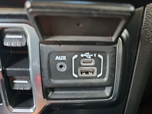 Used 2021 Jeep Gladiator Rubicon image 25