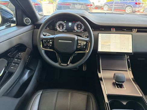 Used 2026 Land Rover Range Rover Evoque Dynamic SE AWD/4WD image 28