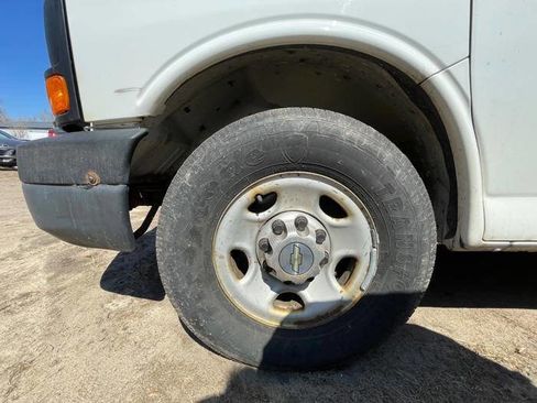 Used 2014 Chevrolet Express 2500 image 11