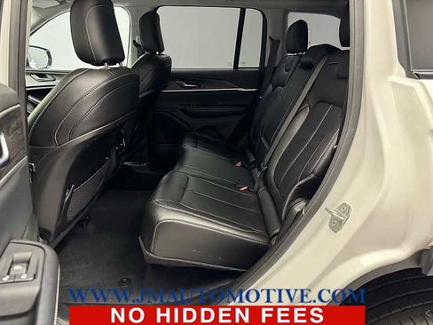 Used 2023 Jeep Grand Cherokee Limited w/ Black Appearance Package image 14