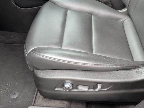 Used 2025 Cadillac XT4 Premium Luxury FWD image 11