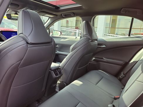 Used 2023 Lexus UX 250h F Sport AWD/4WD image 14