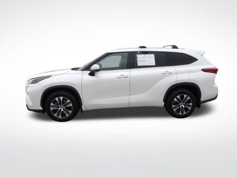 Used 2021 Toyota Highlander XLE AWD/4WD image 4