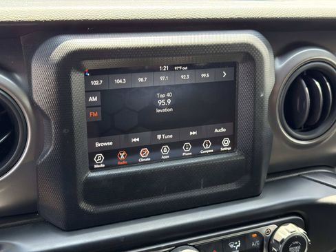 Used 2022 Jeep Wrangler Unlimited Sport AWD/4WD image 23