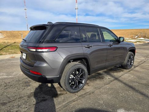 New 2025 Jeep Grand Cherokee Limited image 3