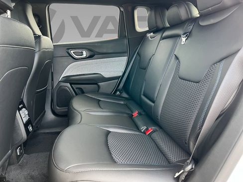 New 2025 Jeep Compass Latitude image 10