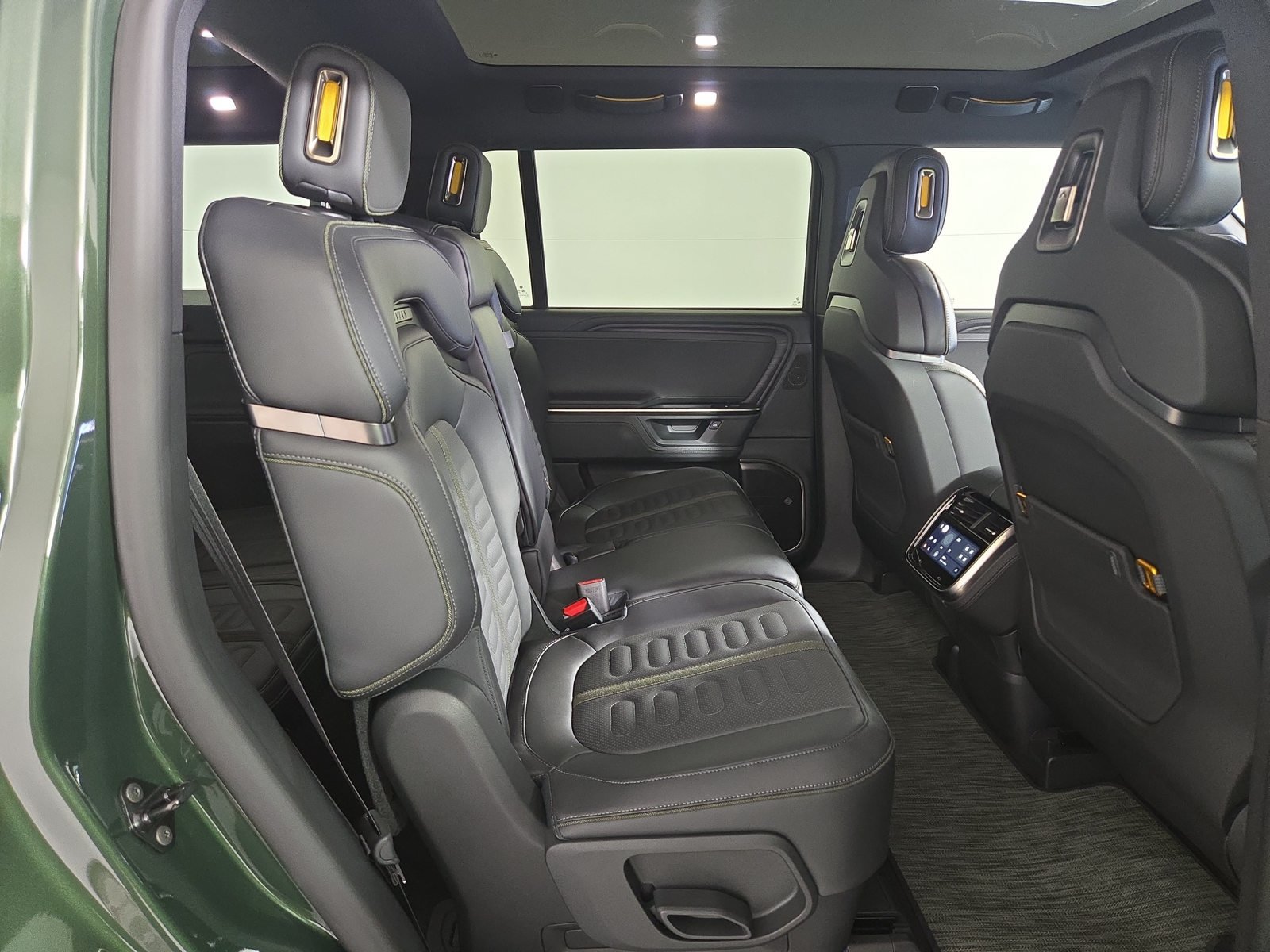 Used 2025 Rivian R1S Adventure Dual AWD/4WD image 23